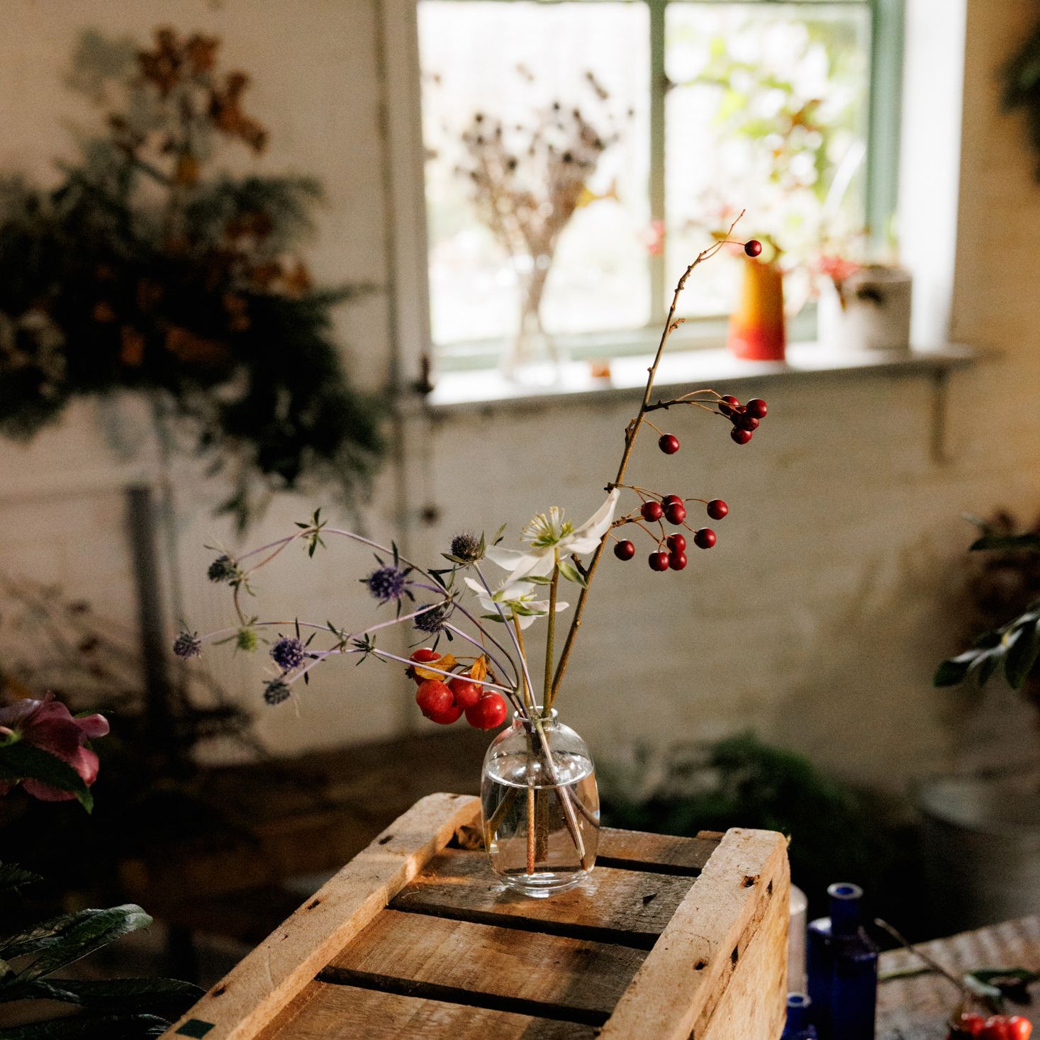 A florist’s guide to simple, elegant table arrangements for Christmas
