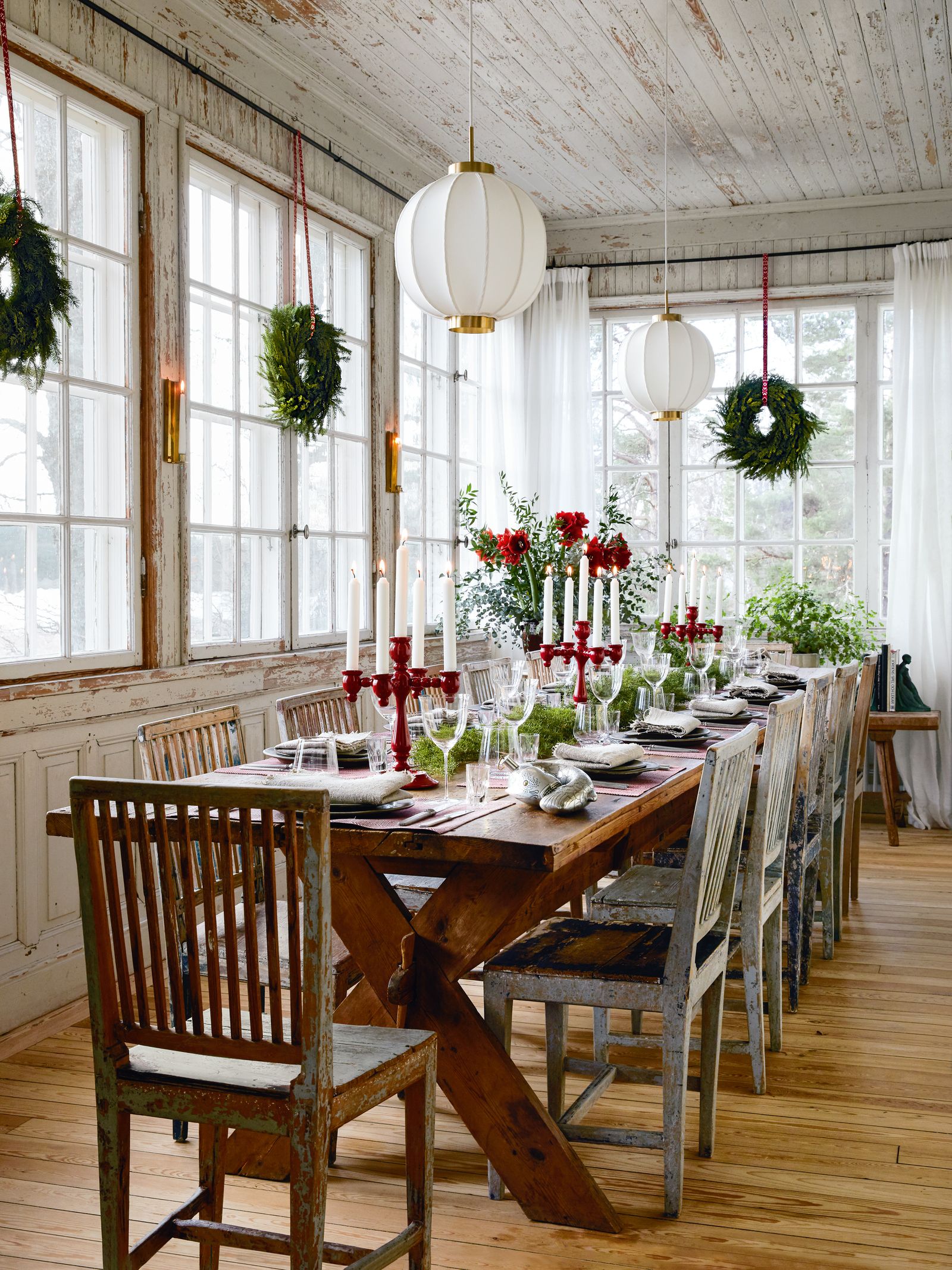 MarieLouise Sjögren uses indoor wreaths in her dining room